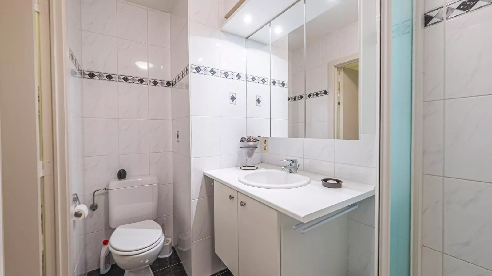 Mathilde - 0402-Bathroom