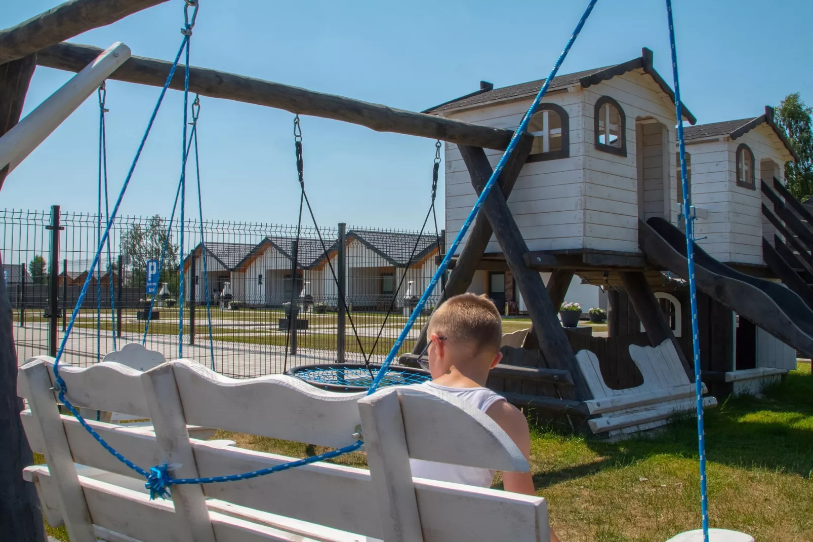 Skandynawskie domki letniskowe dla 5 osób Wicie-Gardens in summer