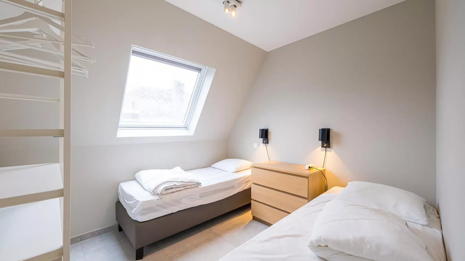 Verdi - 0402 + box 69 (Casino Parking)-Bedroom