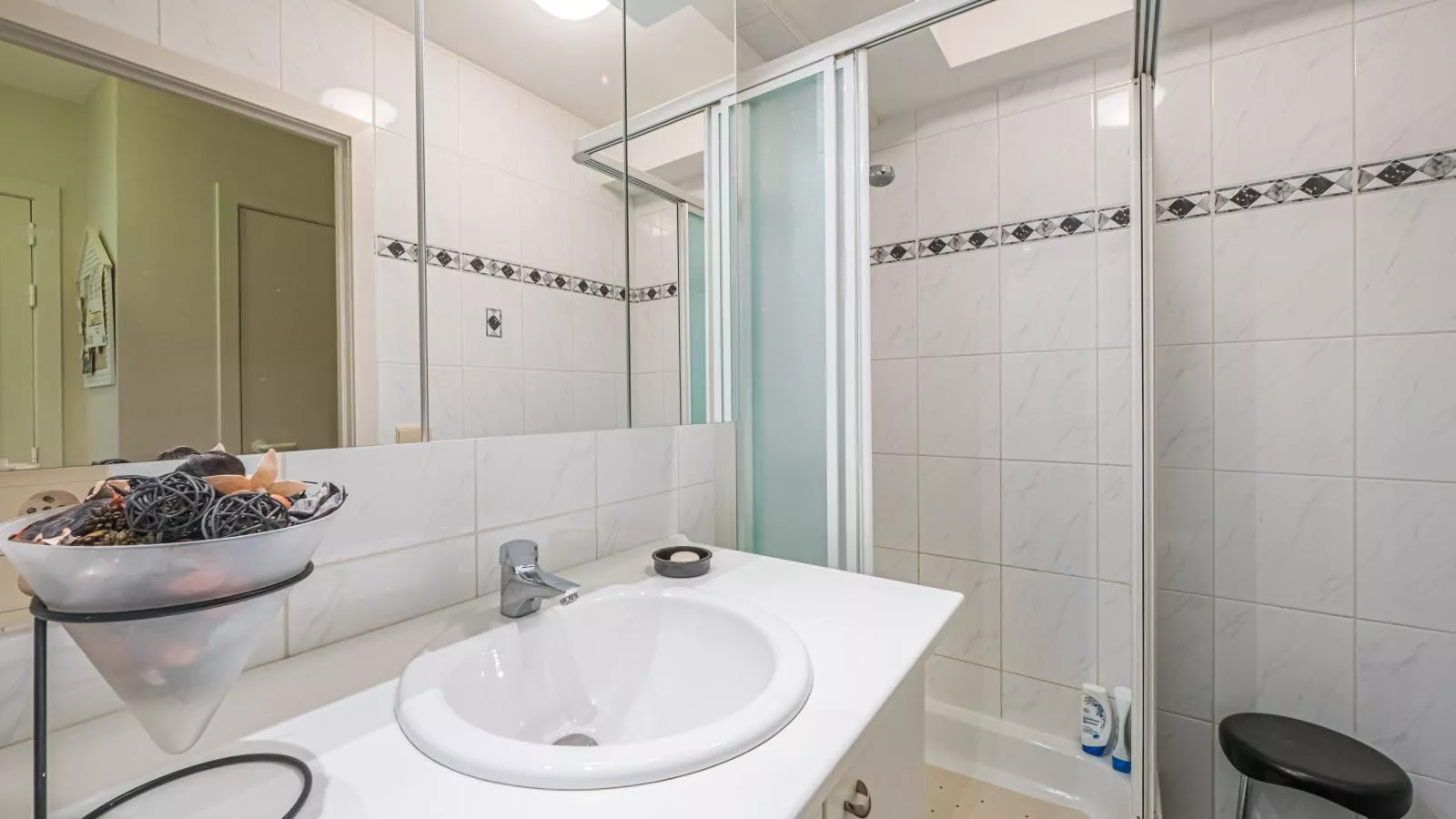 Mathilde - 0402-Bathroom