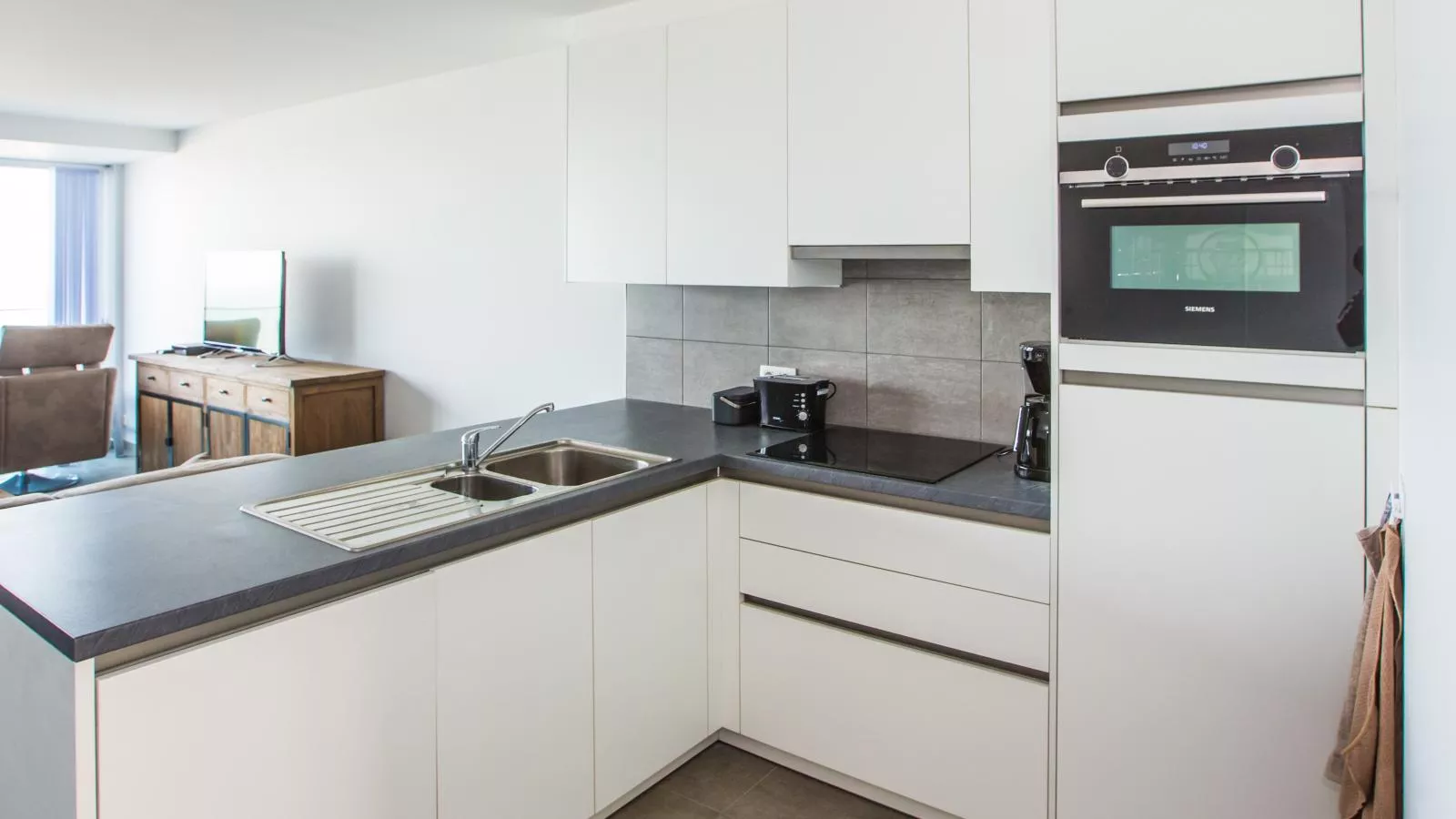 Les Amiraux - 0701 + box 2-Kitchen