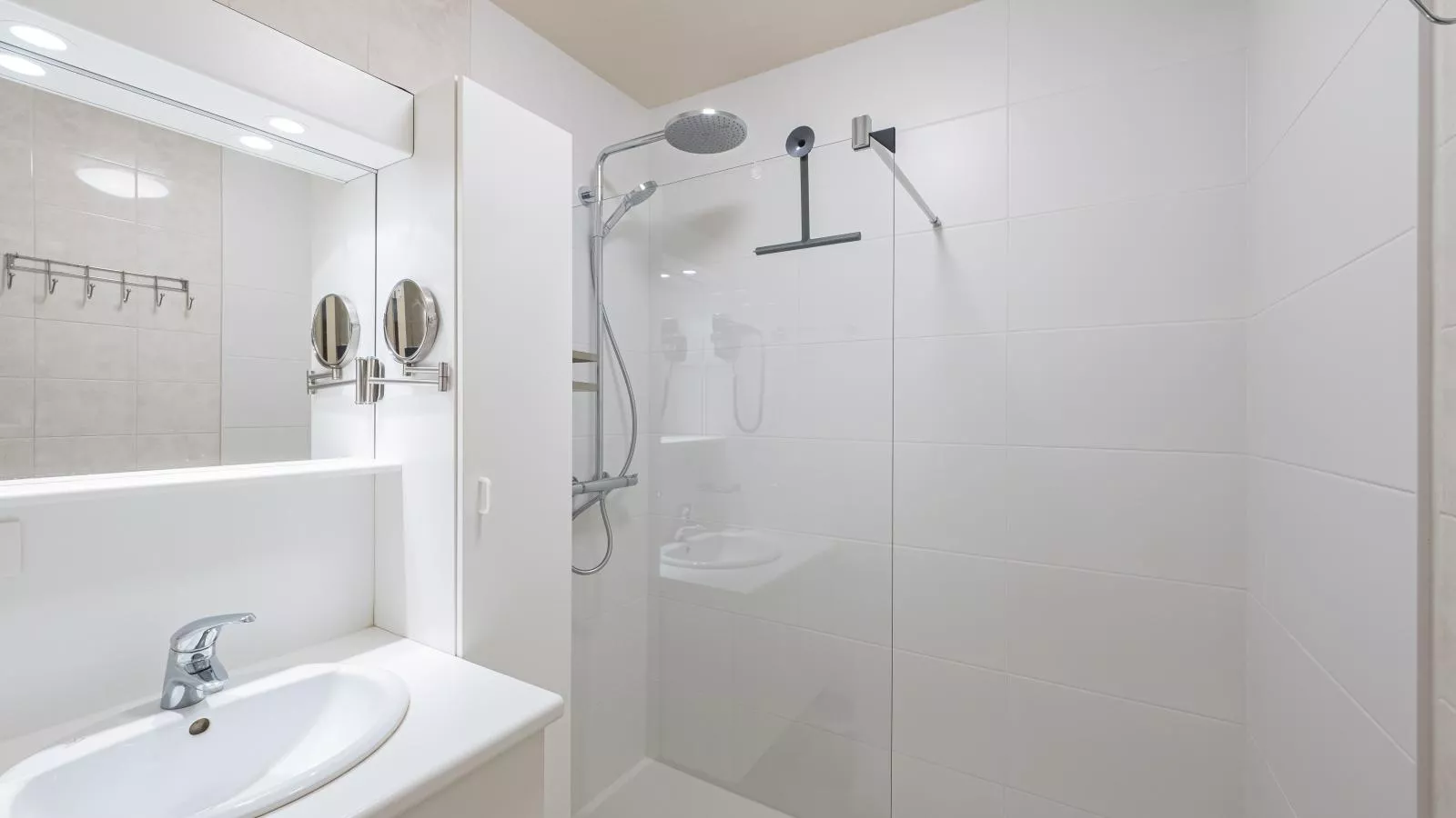 De Ra - 0101 + park. 45 (Antigua)-Bathroom