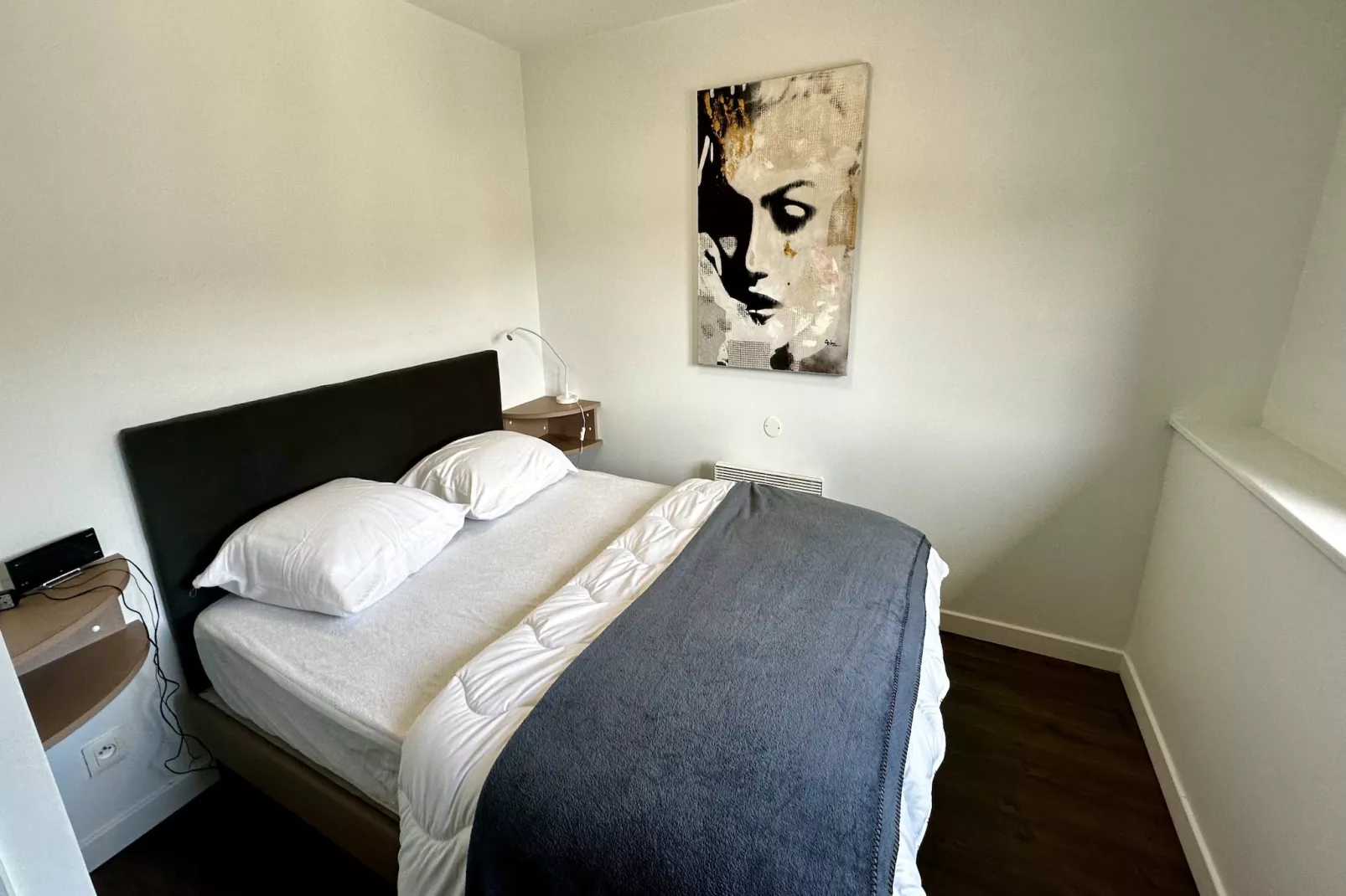 Les Etrangers 402 - La Bourboule-Schlafzimmer