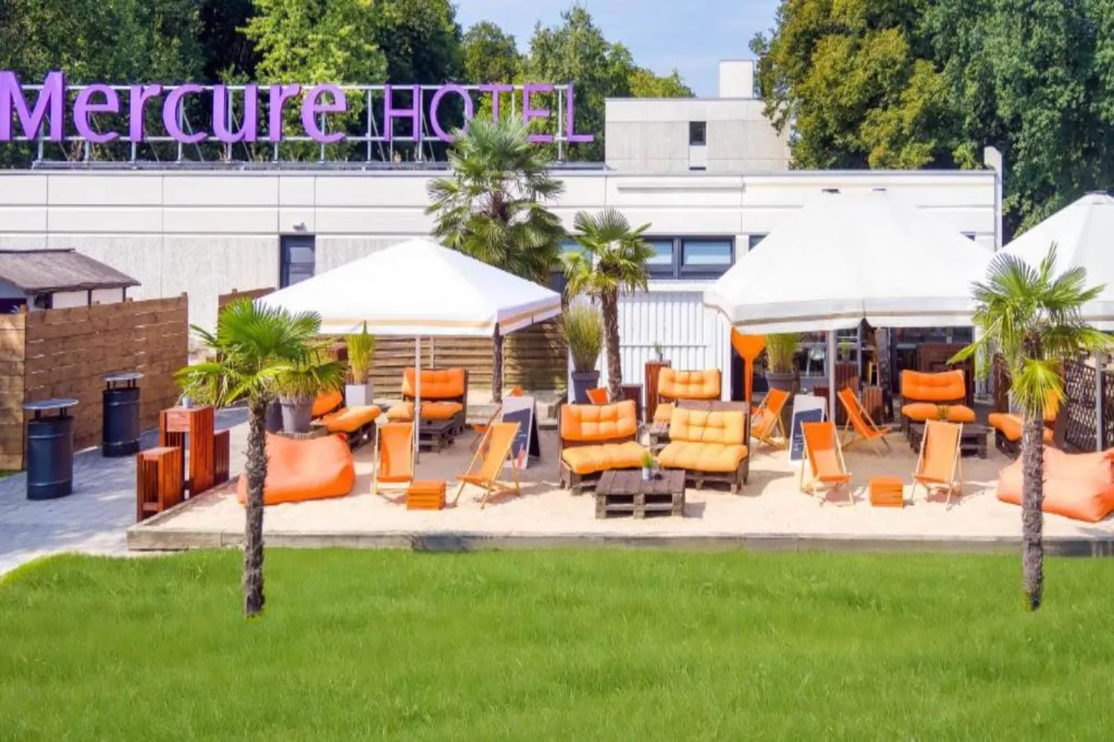 Mercure Hotel - Standard Double Room with Sofa Bed - Außenbereich Sommer