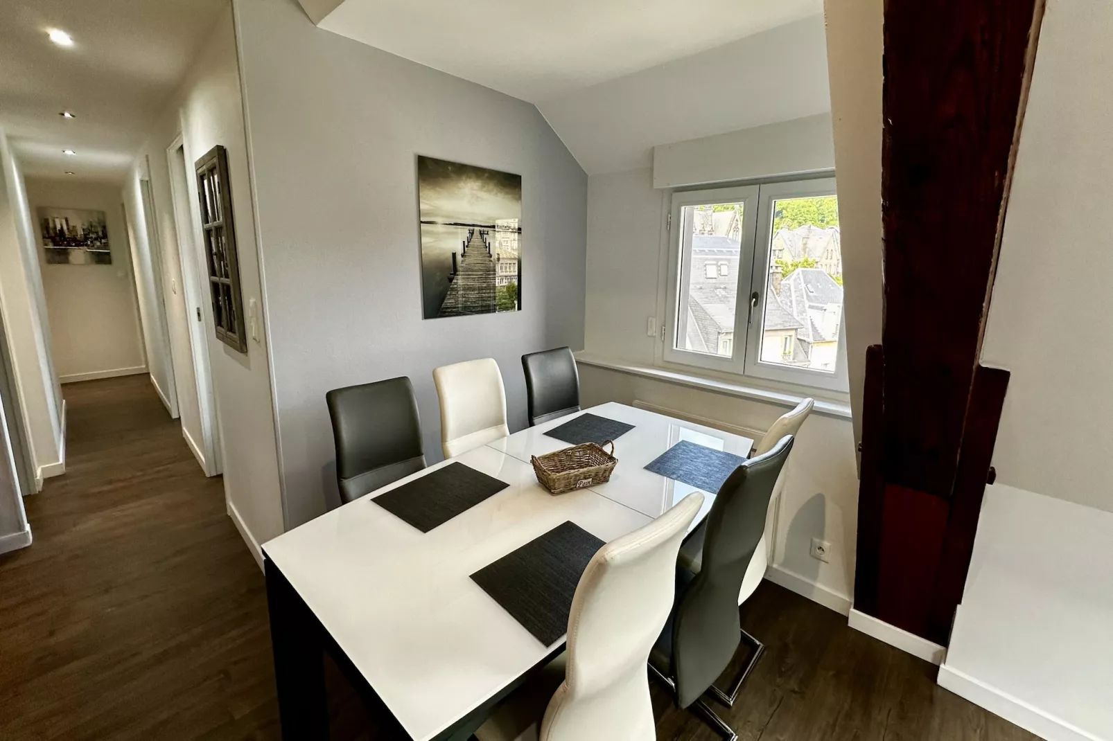 Les Etrangers 402 - La Bourboule-Esszimmer