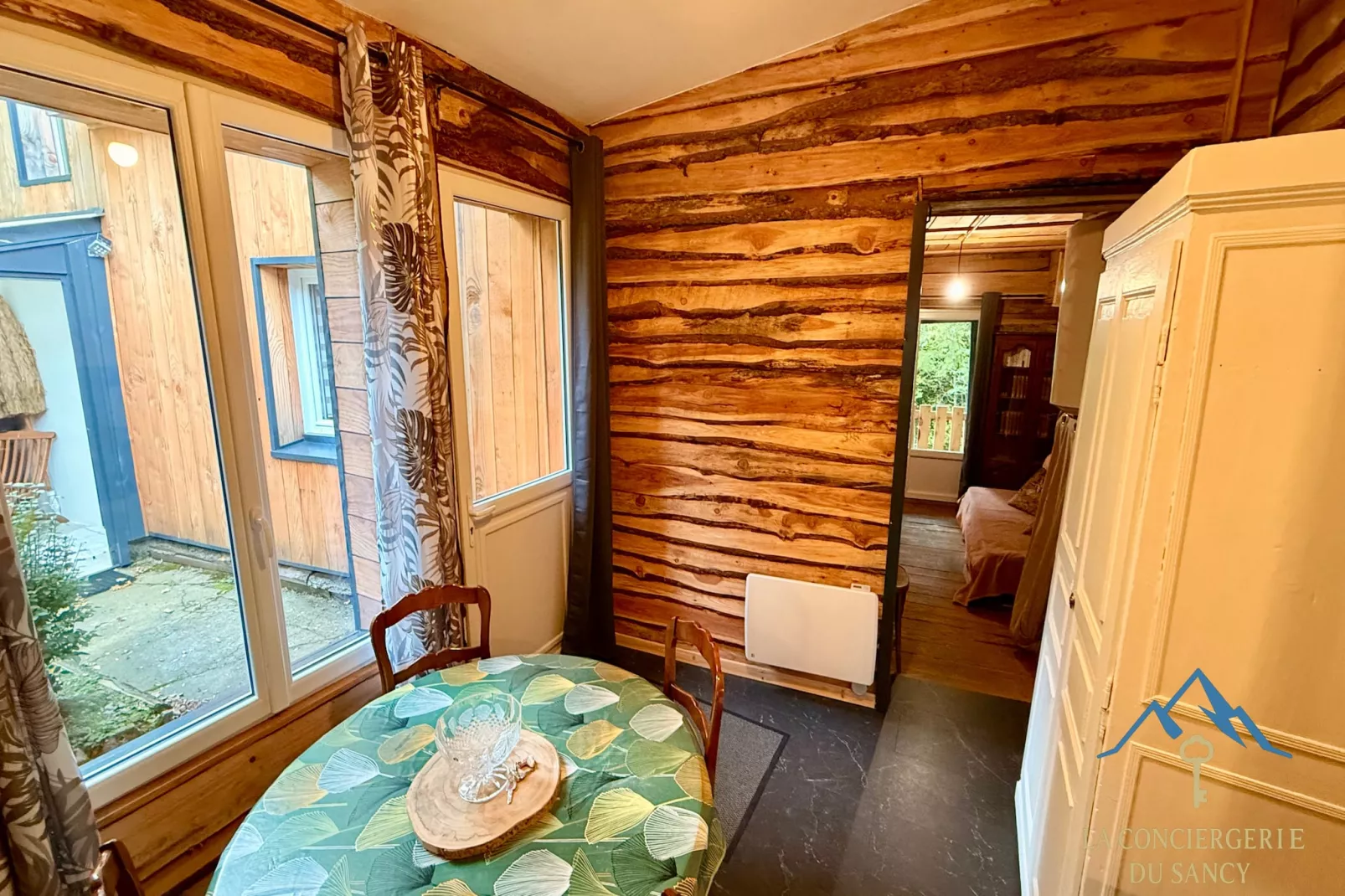 La Cabane des Sources Le Mont Dore 2pers-Salle à manger