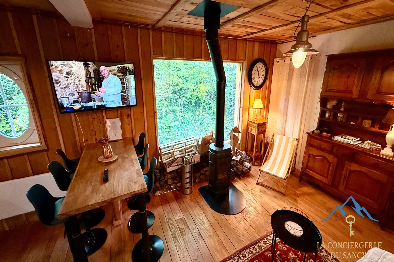 La Maison du Trappeur Le Mont Dore-Salle à manger