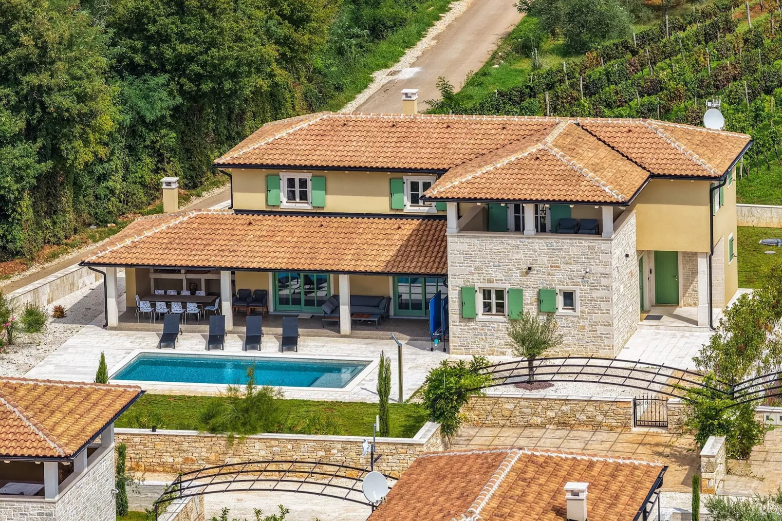 Villa Lunistra-Außenbereich Sommer