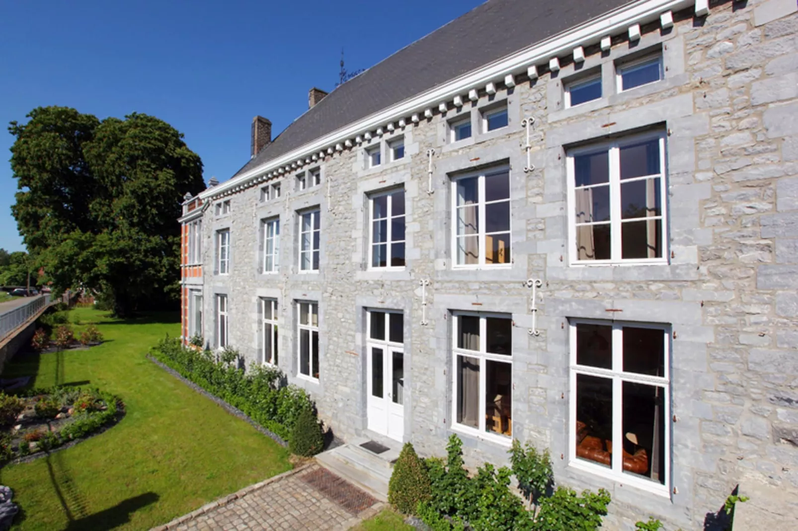 Villa Mosa-Exterior in summer