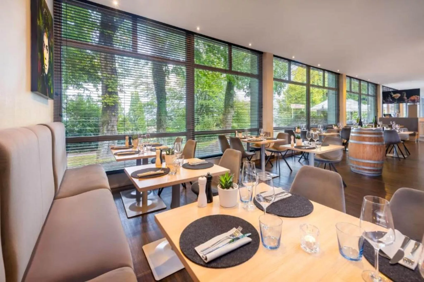 Mercure Hotel - Standard King Room - Esszimmer