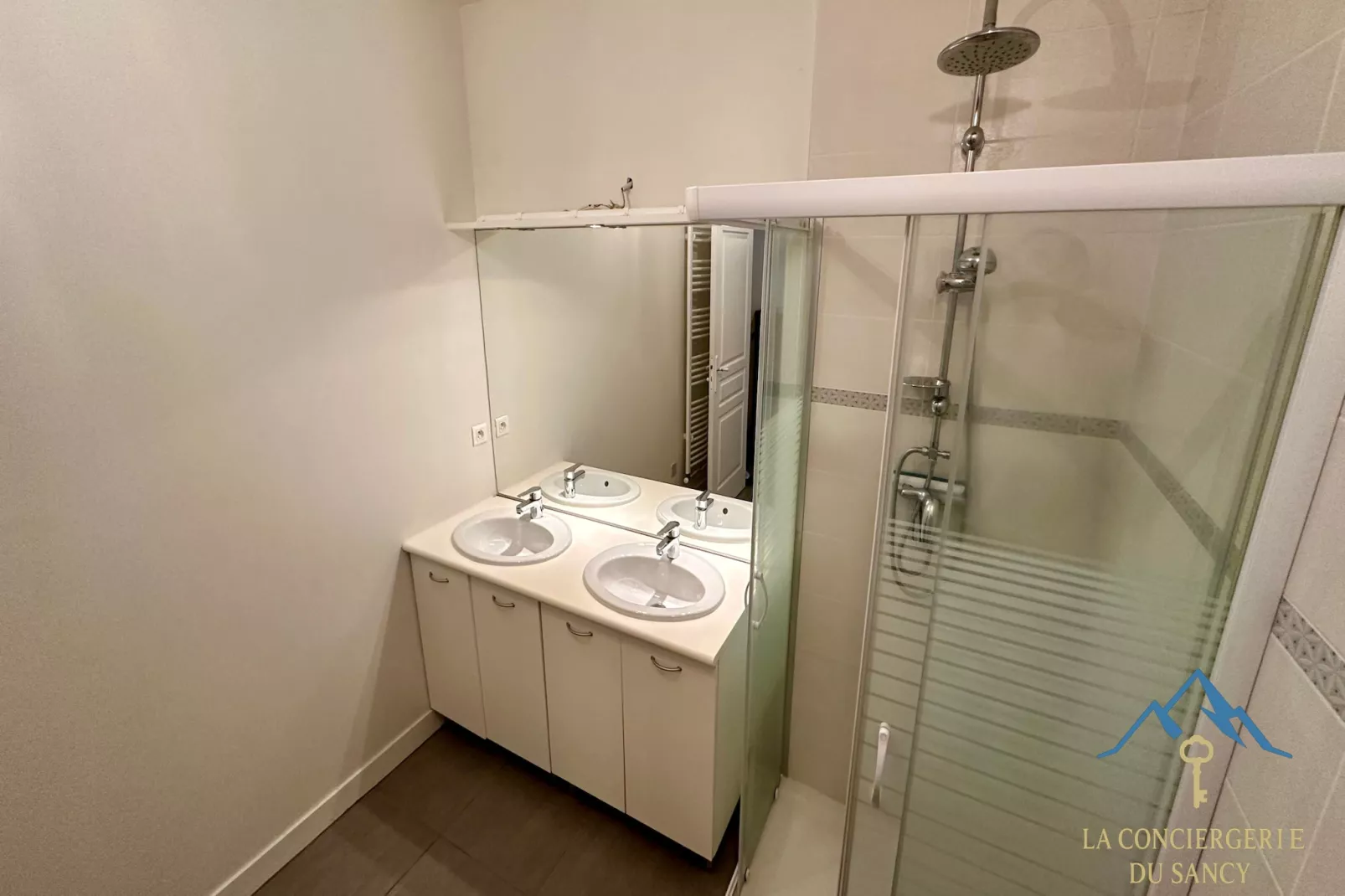 Le Flocon Le Mont Dore 4 pers-Badezimmer