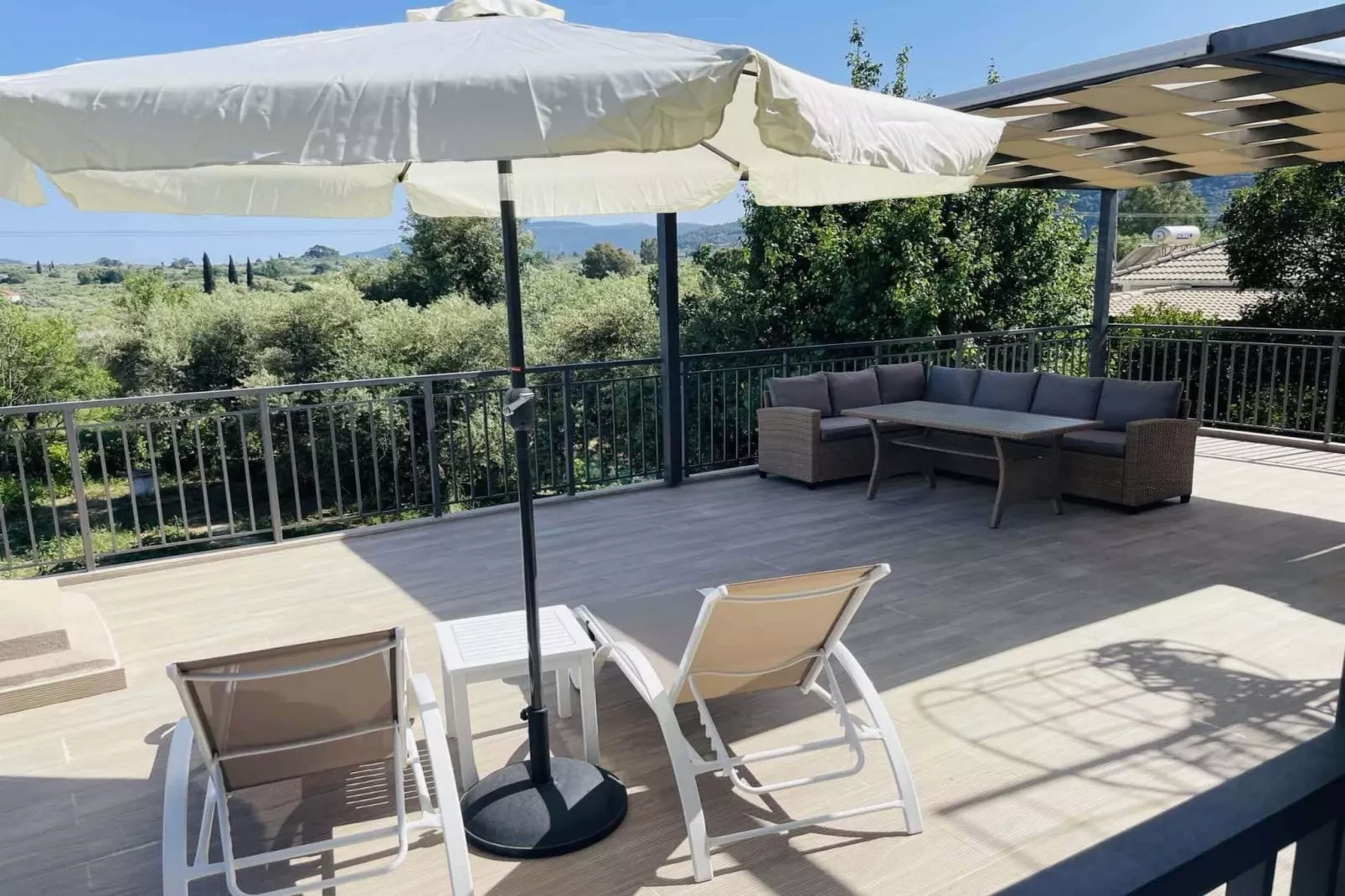 Andriana’s apartment  A fully equipped 2-BR apt in the countryside-Terrasse / balcon