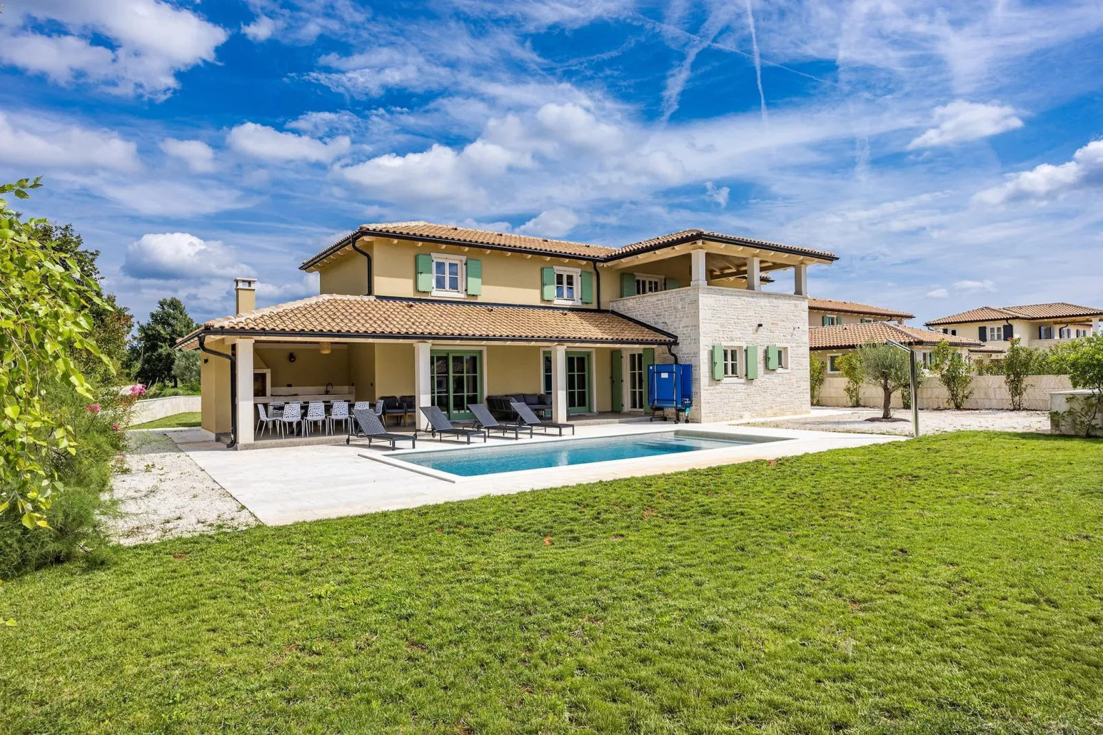 Villa Lunistra-Außenbereich Sommer