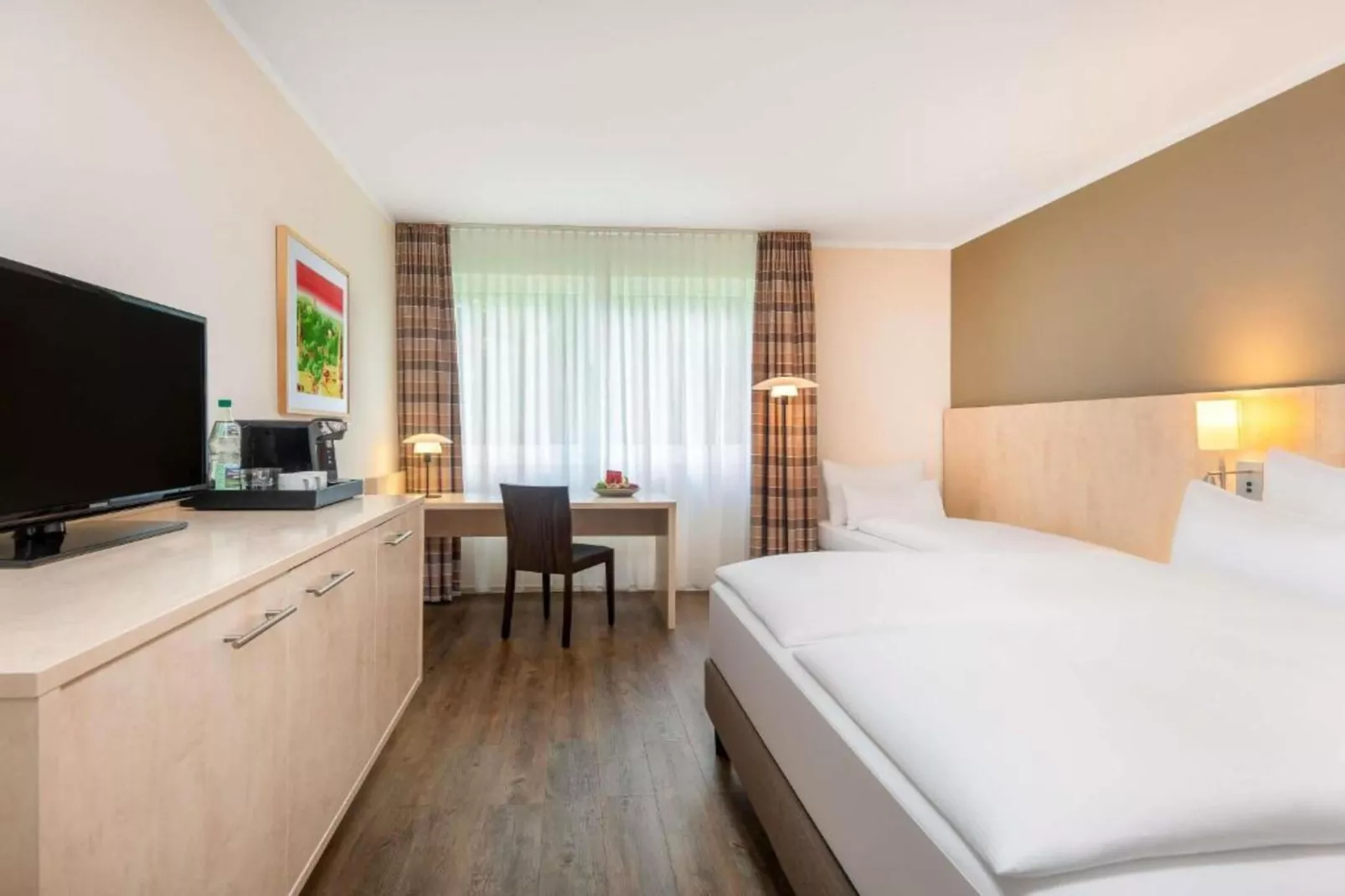 Mercure Hotel - Standard Double Room with Sofa Bed - Schlafzimmer