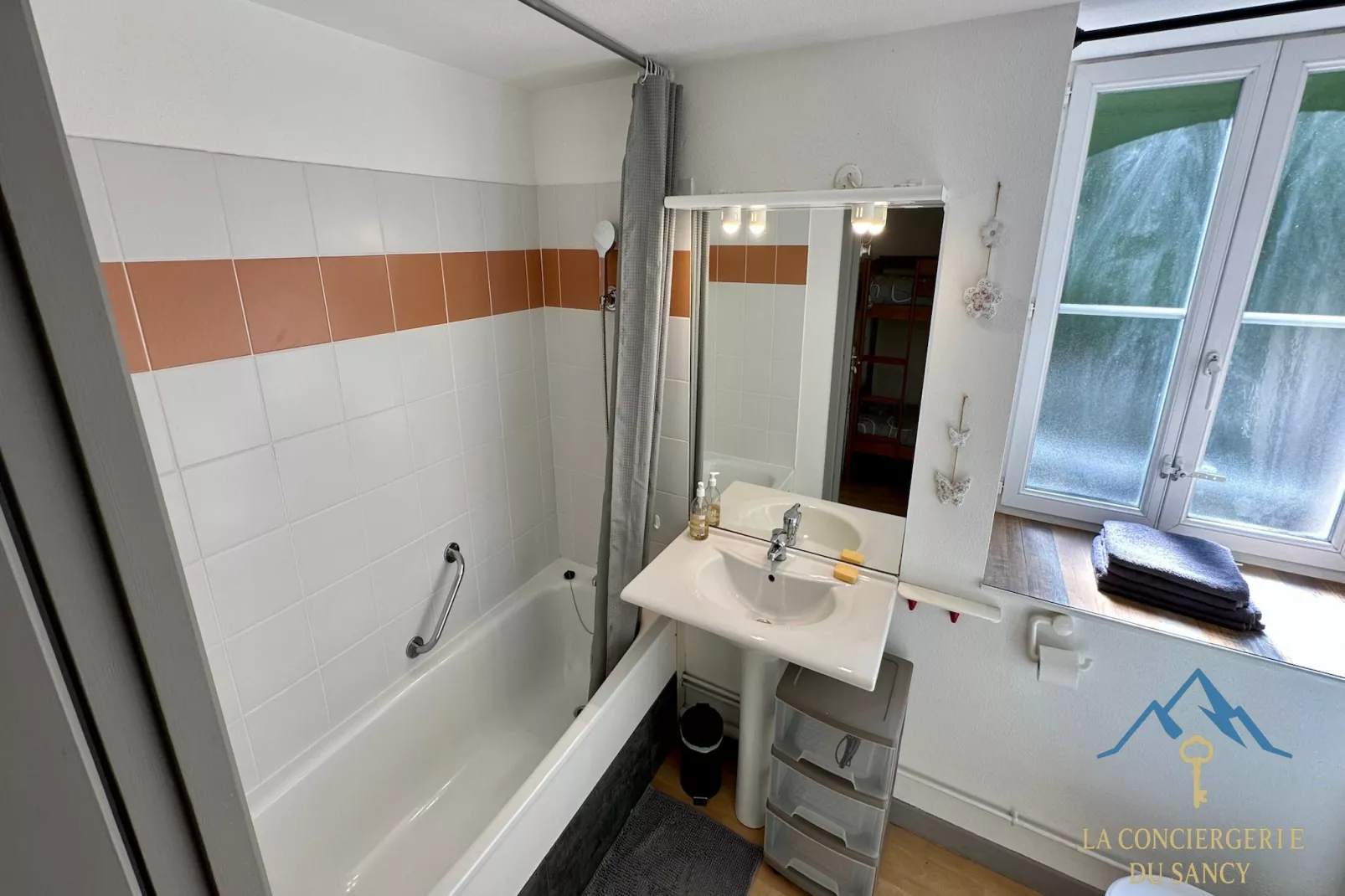 La Rive Gambetta La Bourboule 4 pers-Badezimmer