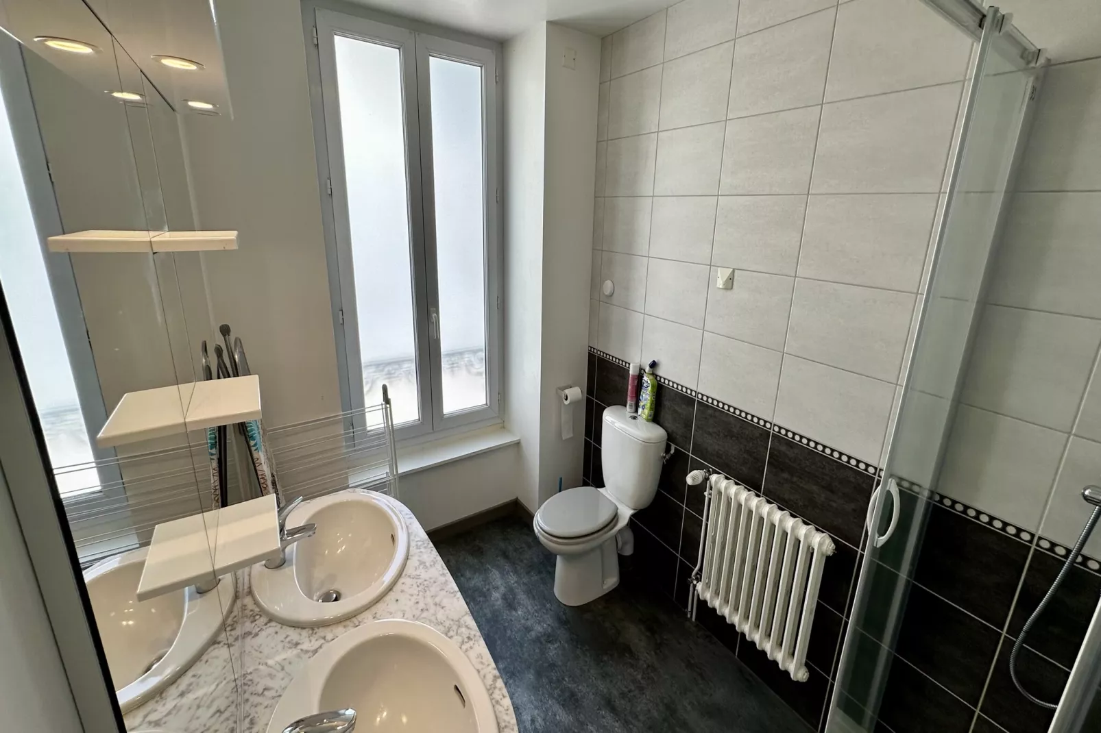 Les Champs d'Auvergne 6-Badezimmer