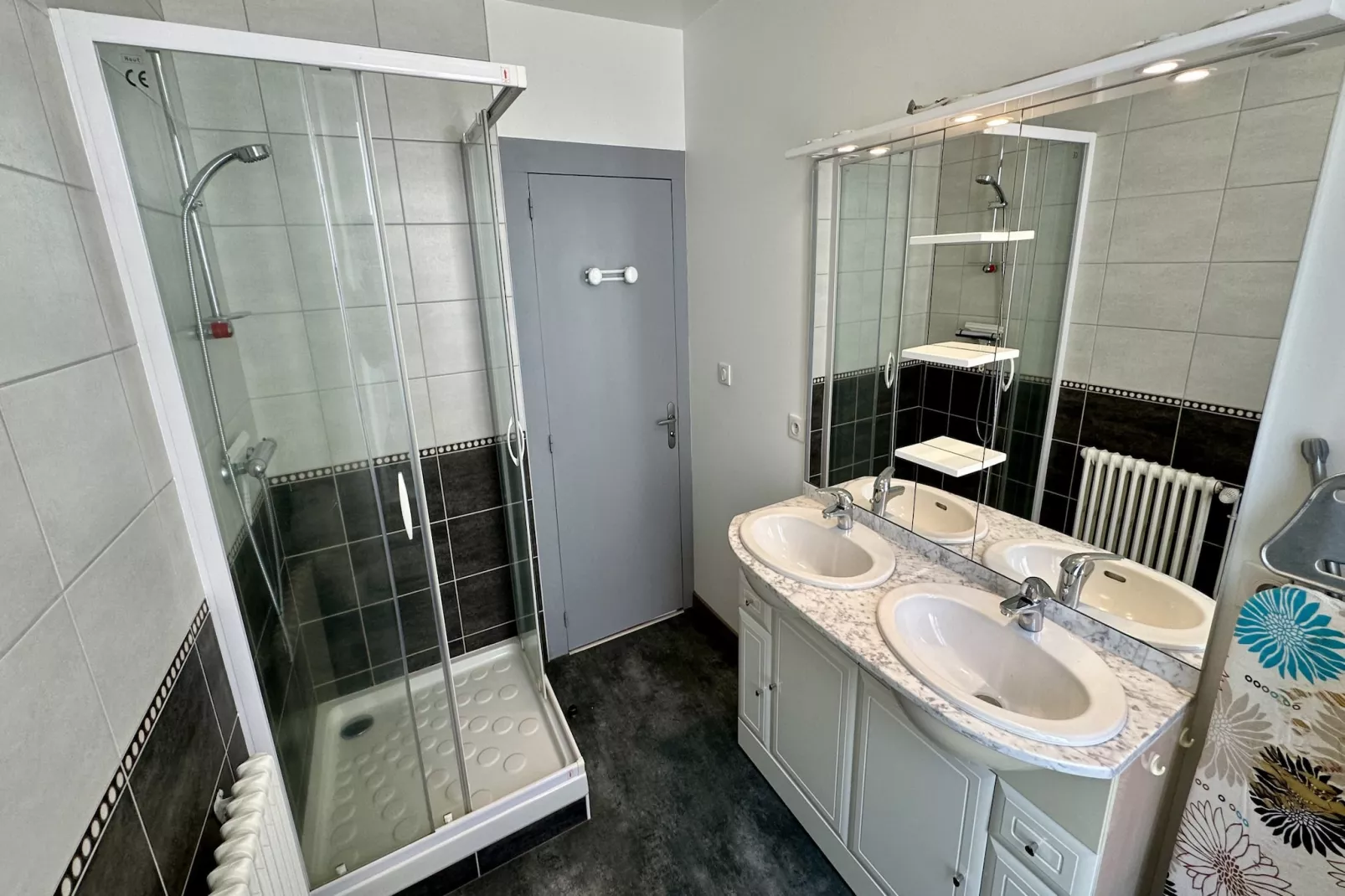 Les Champs d'Auvergne 6-Badezimmer