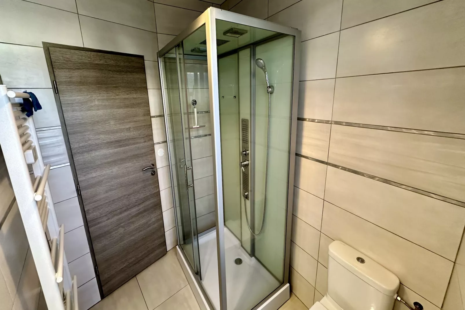 Au Cœur du Mont Dore : 6 personnes-Salle de bain