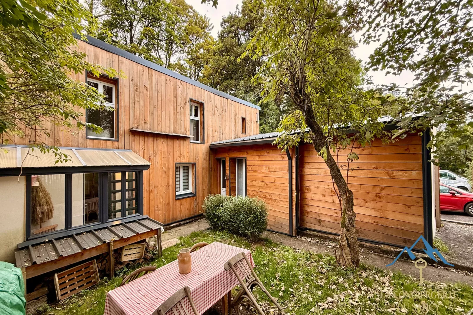 La Cabane des Sources Le Mont Dore 2pers-Jardins en été