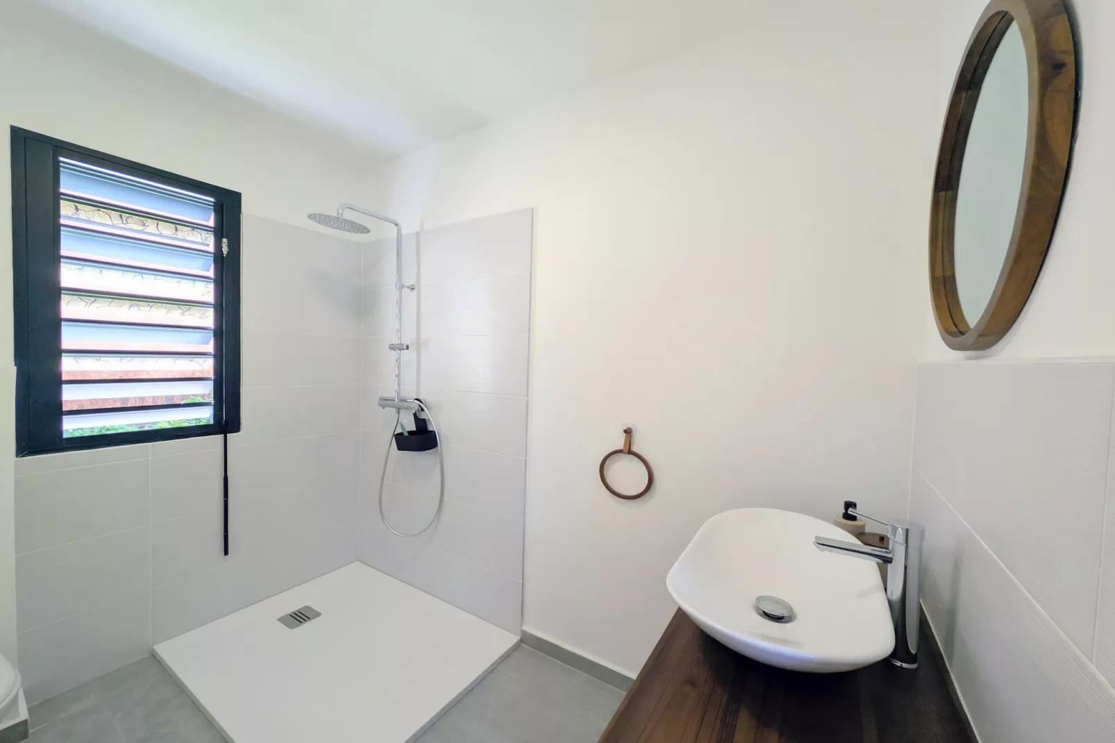 Villa Néréa-Badezimmer