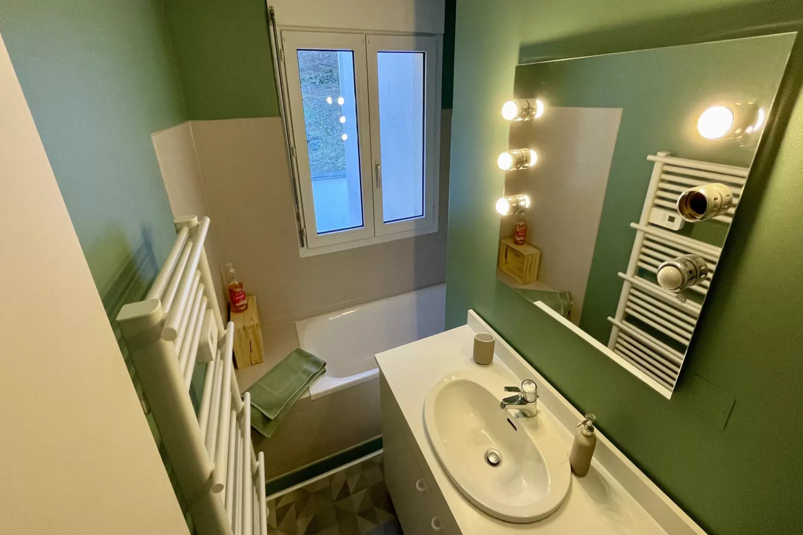 Le Joli Cedre Le Mont Dore-Salle de bain