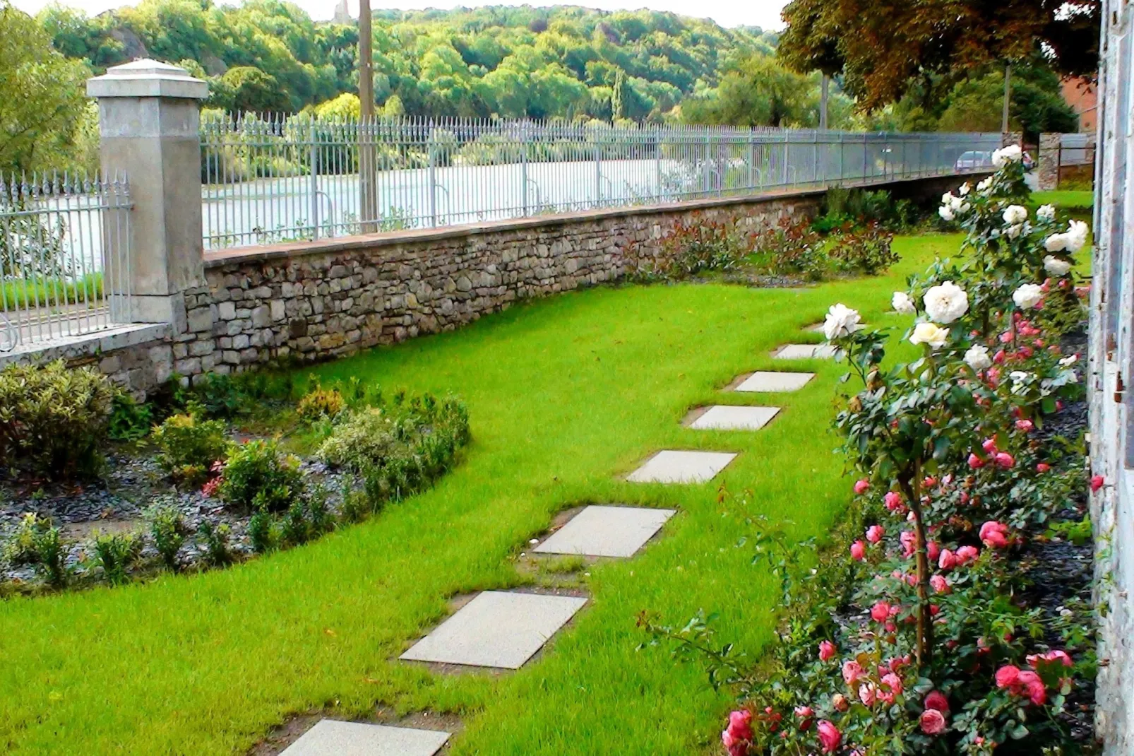 Villa Mosa-Gardens in summer