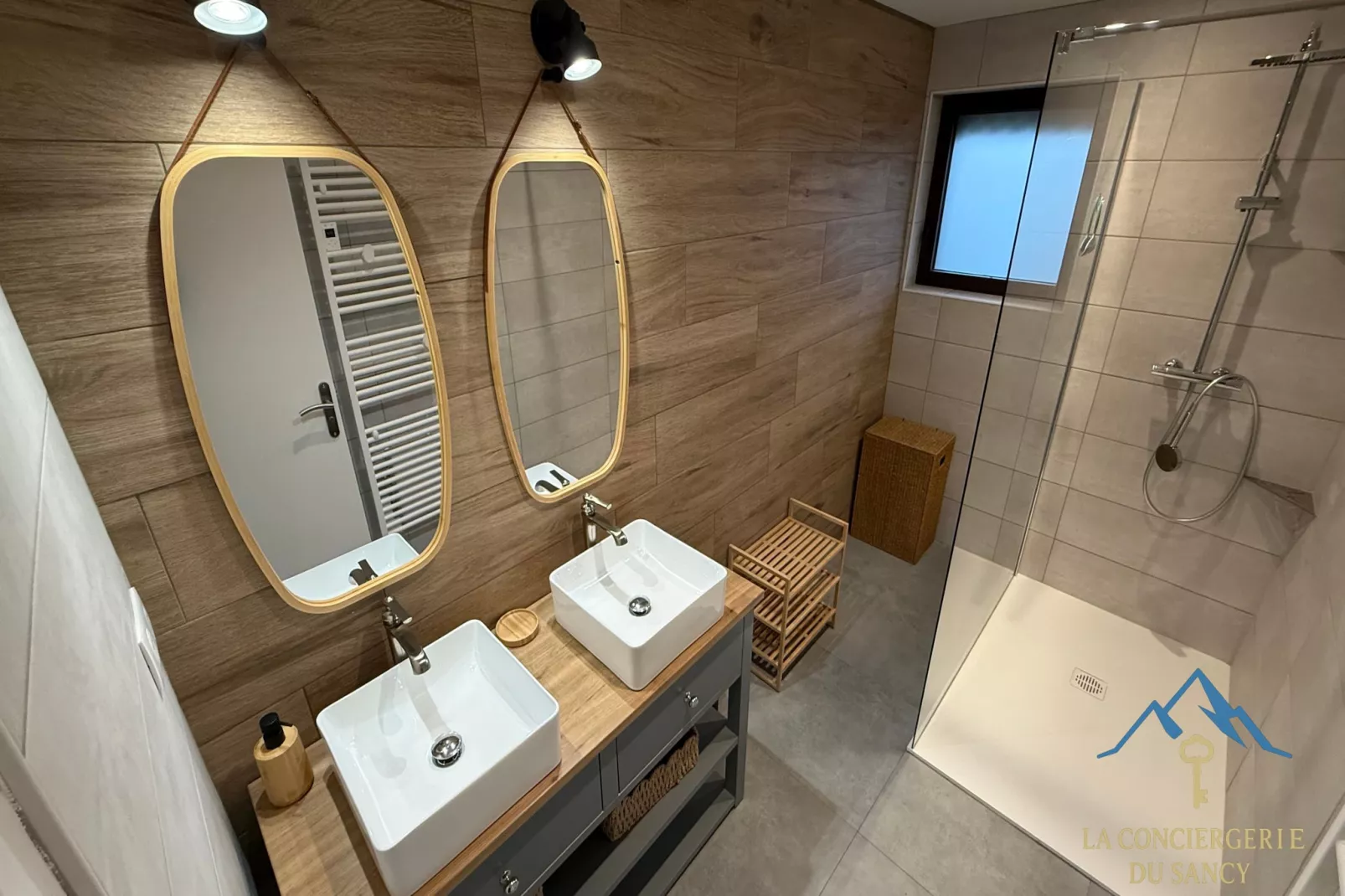 La Cascada Le Mont Dore-Bathroom