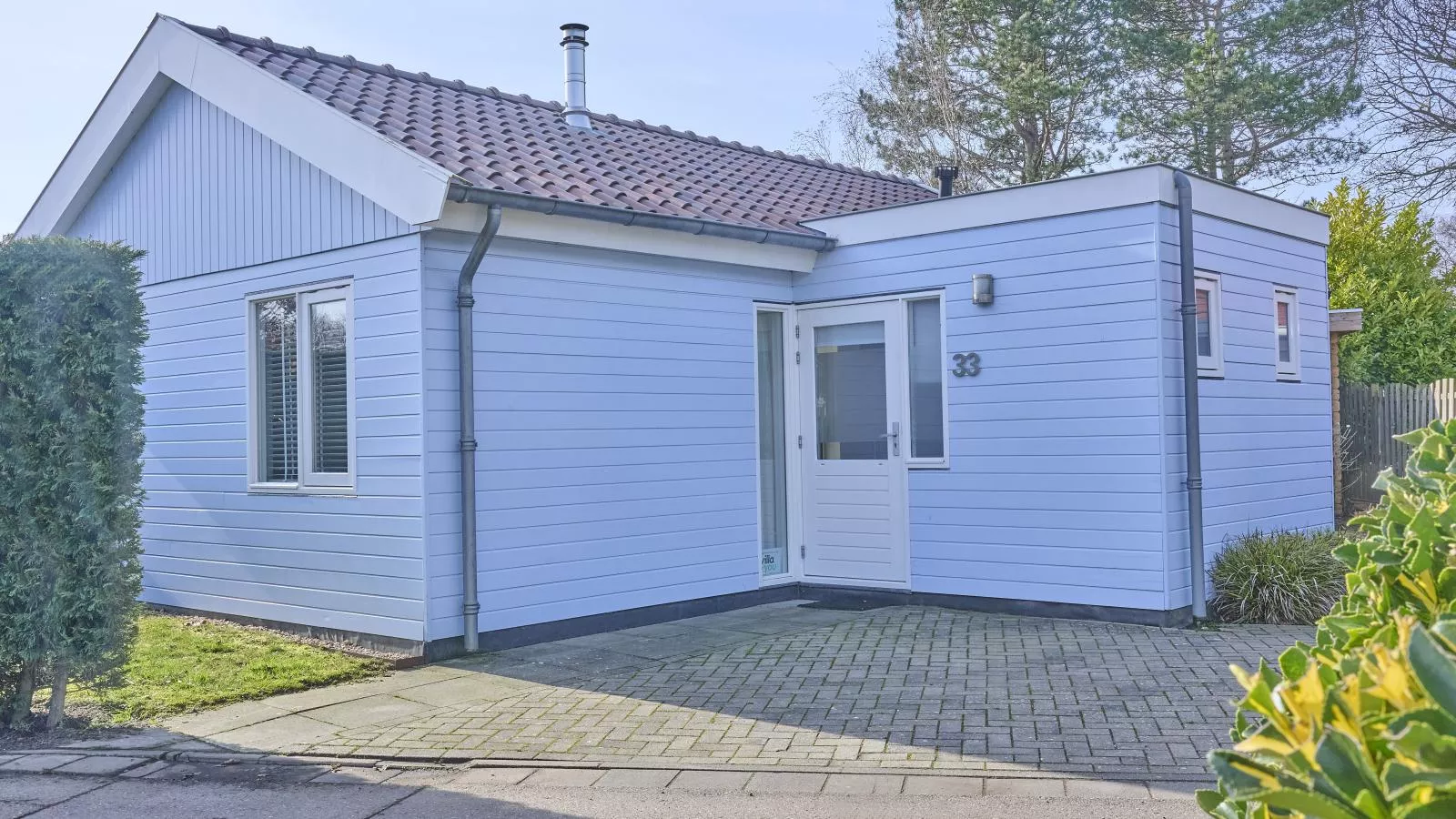 De Zomerbij - Exterior in summer