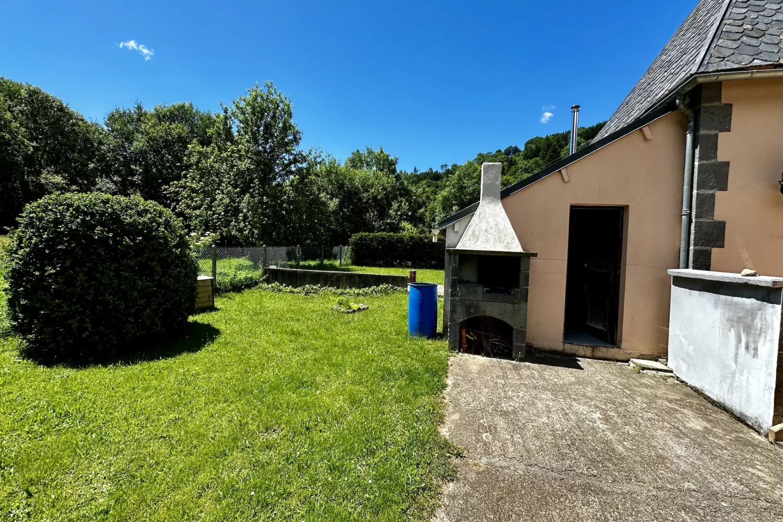 L'école du Hameau - Mont Dore 9 pers - Jardins en été