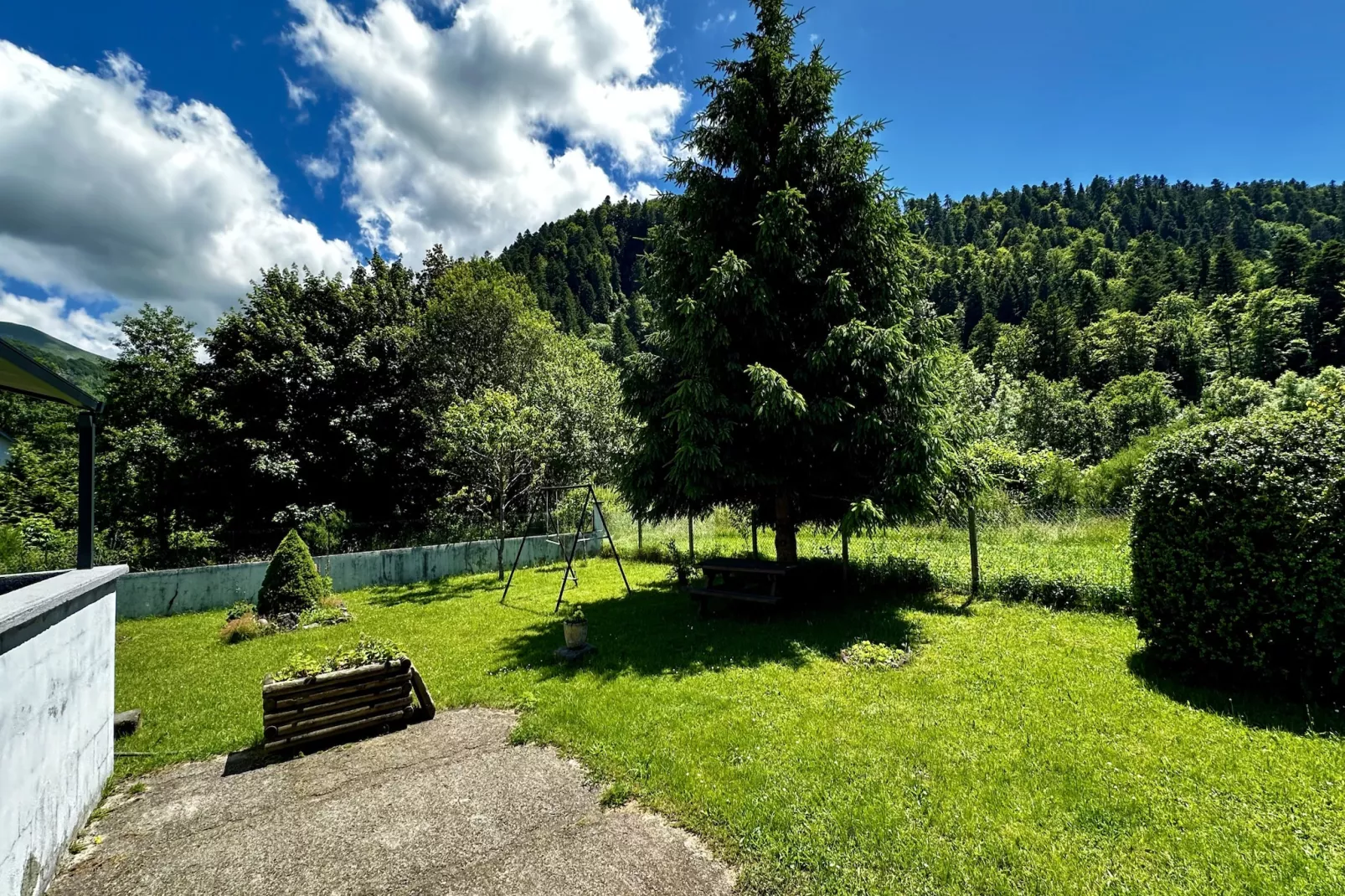 L'école du Hameau - Mont Dore 9 pers - Jardins en été