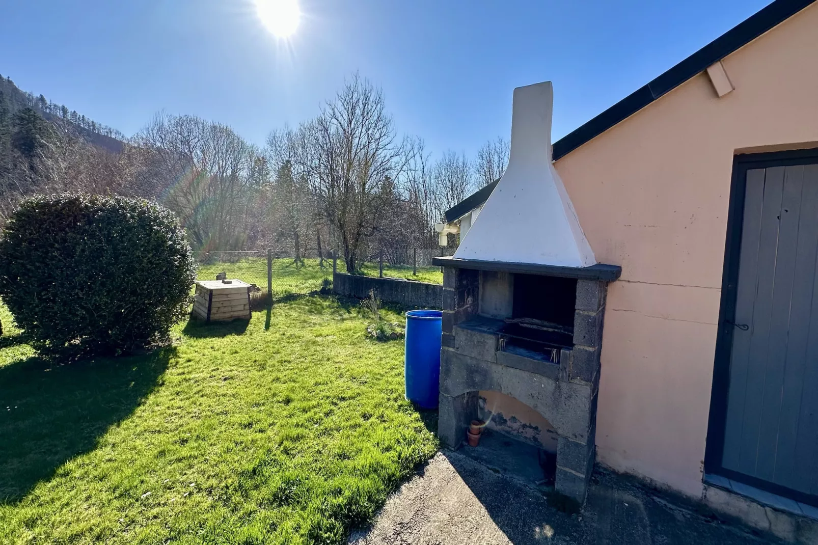 L'école du Hameau - Mont Dore 9 pers - Jardins en été