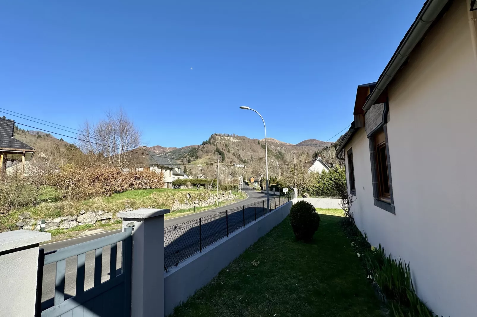L'école du Hameau - Mont Dore 9 pers - Jardins en été