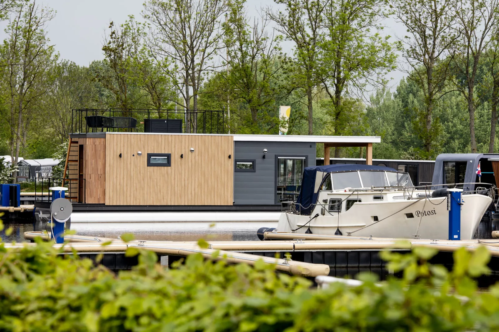 RiggelBrug Sneekermeer-Außenbereich Sommer