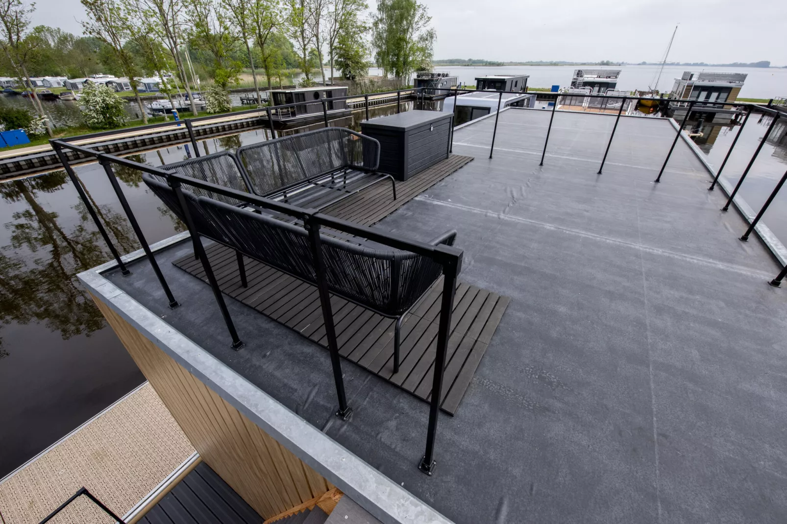 RiggelBrug Sneekermeer-Terrassenbalkon