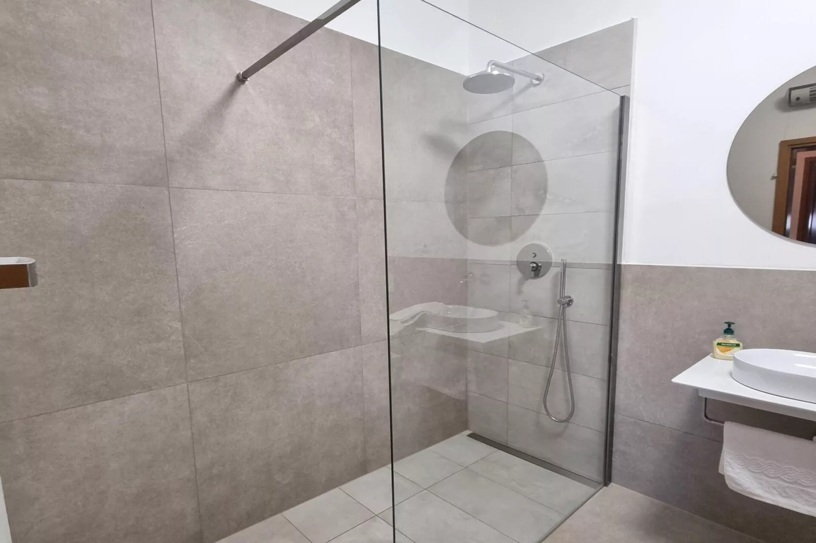 Cherry House - Bathroom