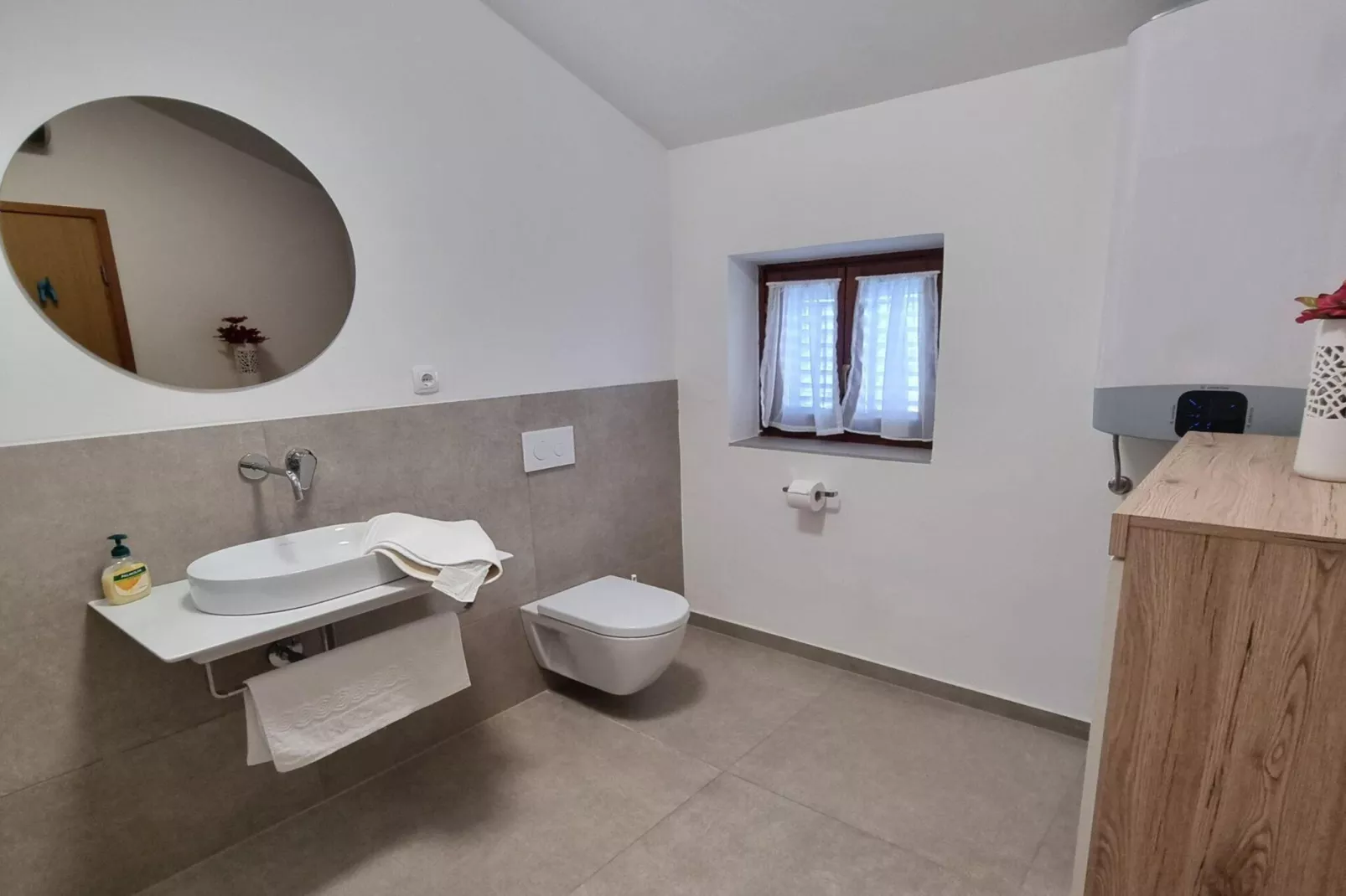 Cherry House - Bathroom