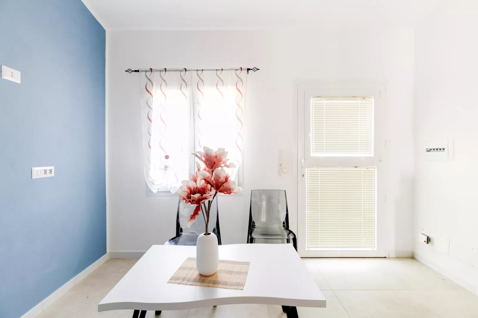 SEA HOUSE-Living room