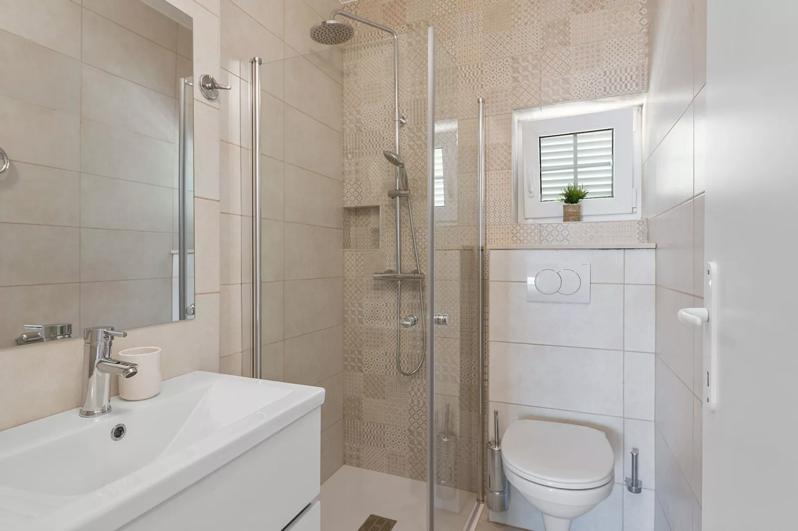 Superior apartment Tania 8-Badezimmer