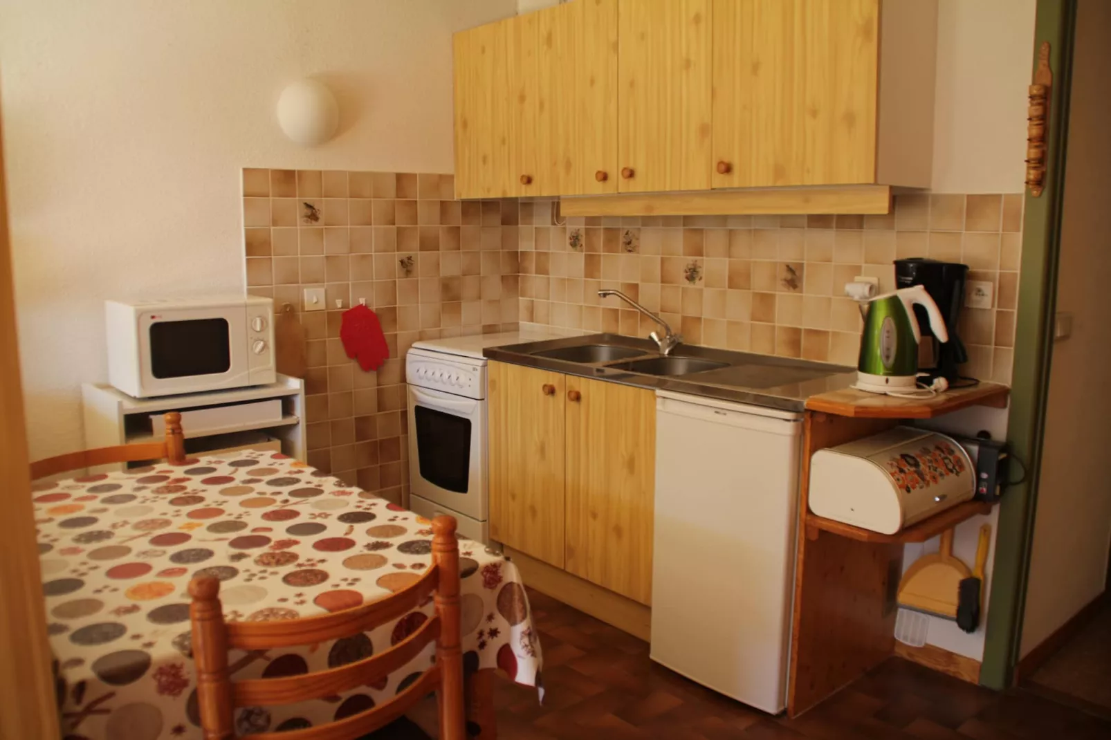 SOLI SIS5 CENTER & VIEW 4 pers.-Kitchen