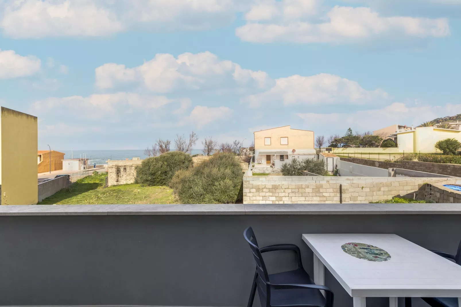 SEA HOUSE-View in summer