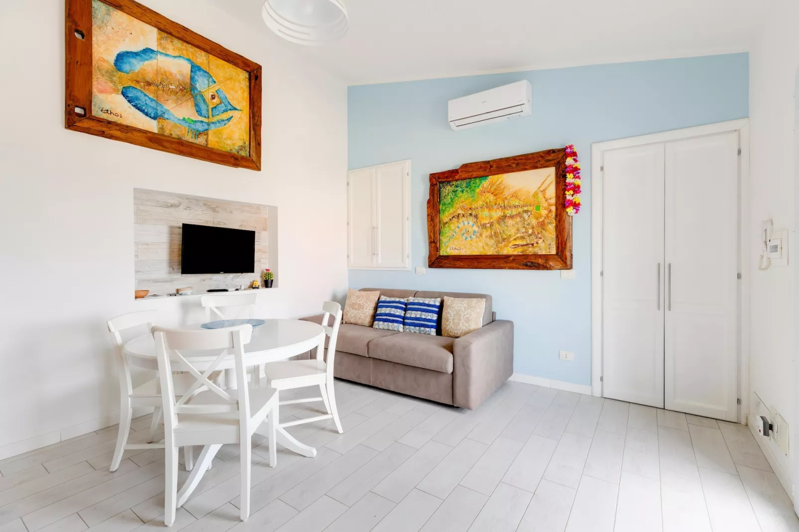 SEA HOUSE-Dining room