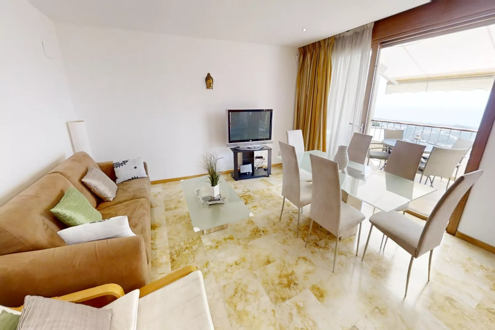 Apartment with Sea Views and Sunlit Terraces