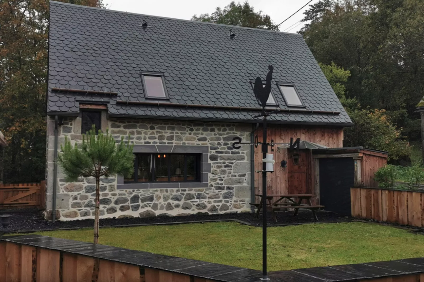 Buron Lou Fenestrou Le Mont Dore 4pers - Jardins en été