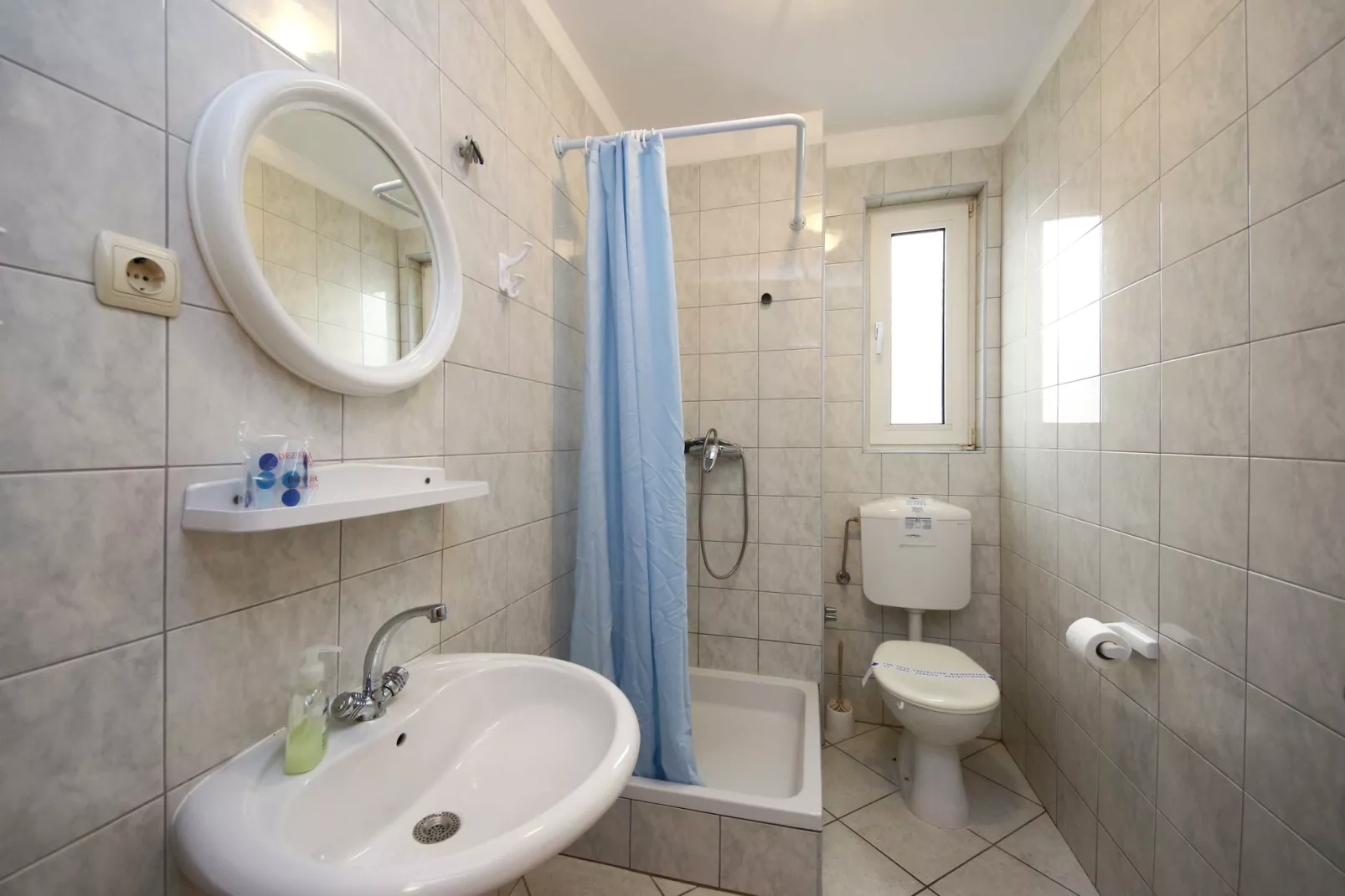Apartments & Rooms Villa Petra - Double Room (S3) - Bathroom
