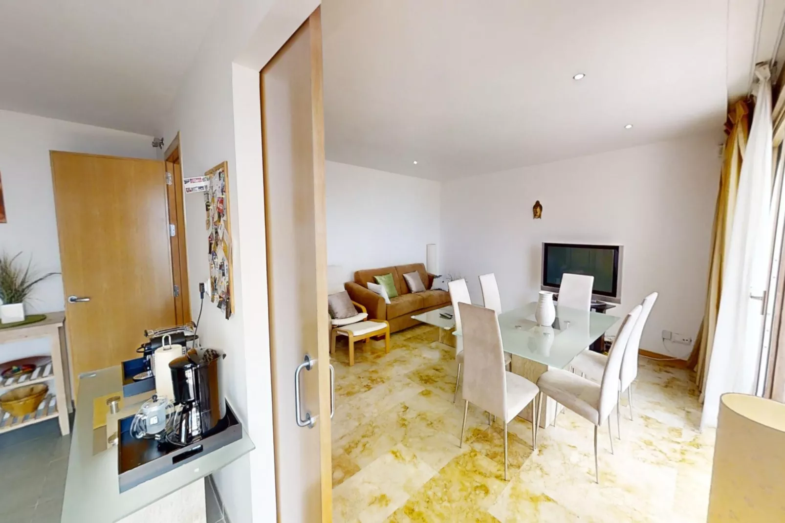 Apartment with Sea Views and Sunlit Terraces - Wohnzimmer