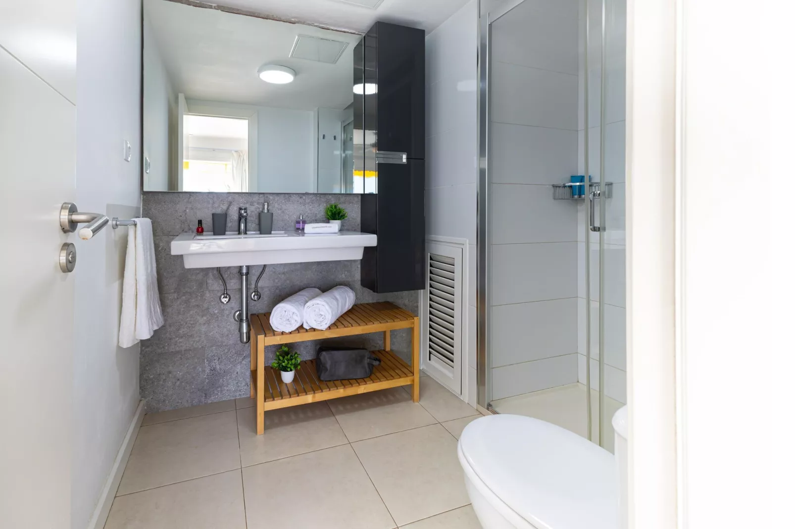 NUEVA SUECIA 523										-Bathroom