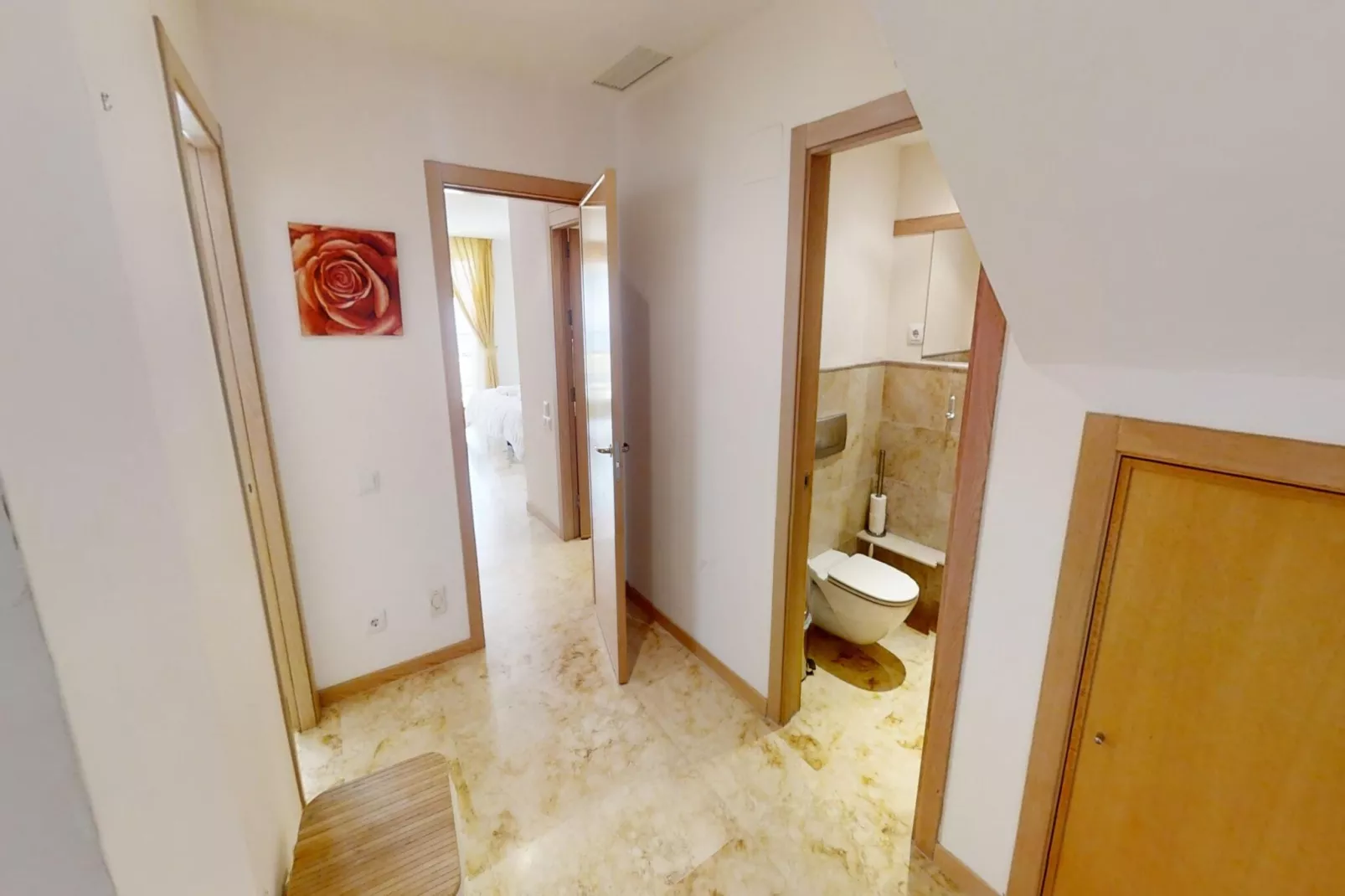 Apartment with Sea Views and Sunlit Terraces - Flur