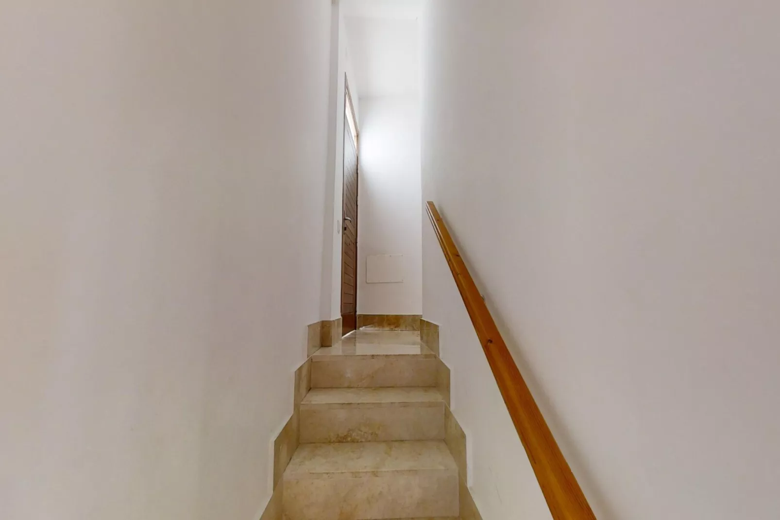 Apartment with Sea Views and Sunlit Terraces - Flur