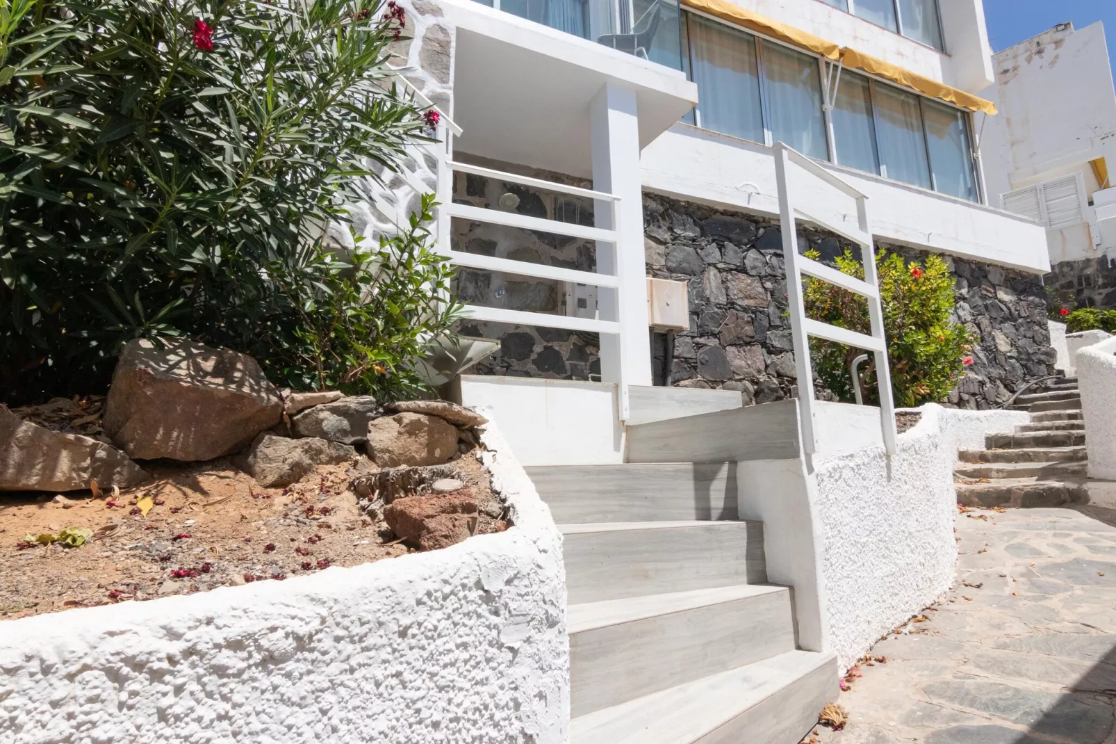 NUEVA SUECIA 523										-Areas within 1km in summer