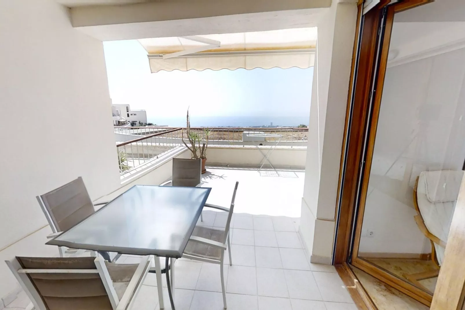 Apartment with Sea Views and Sunlit Terraces - Terrasse/Balkon